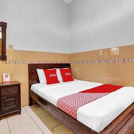 Hotel Oyo 90695 Srikandi Nologaten Yogyakarta Exterior foto