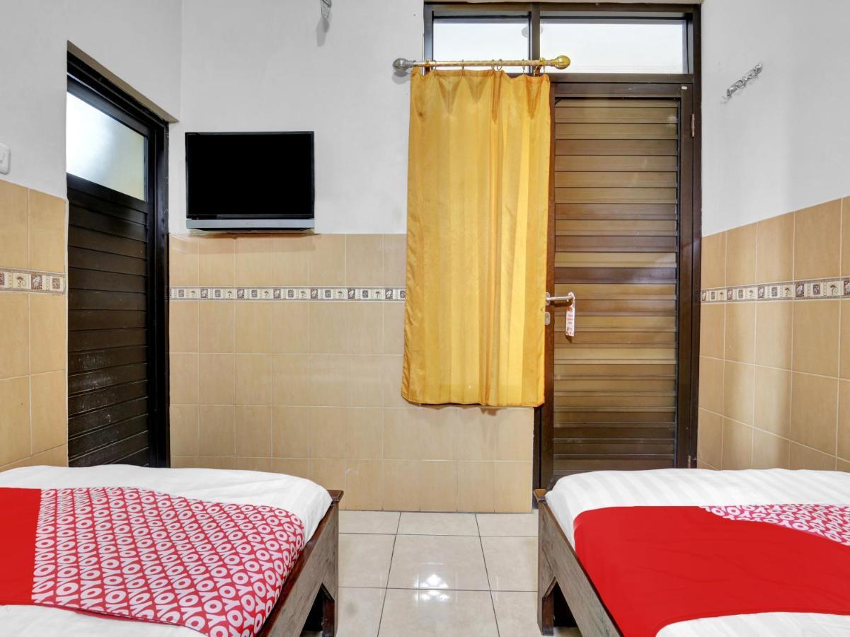 Hotel Oyo 90695 Srikandi Nologaten Yogyakarta Exterior foto