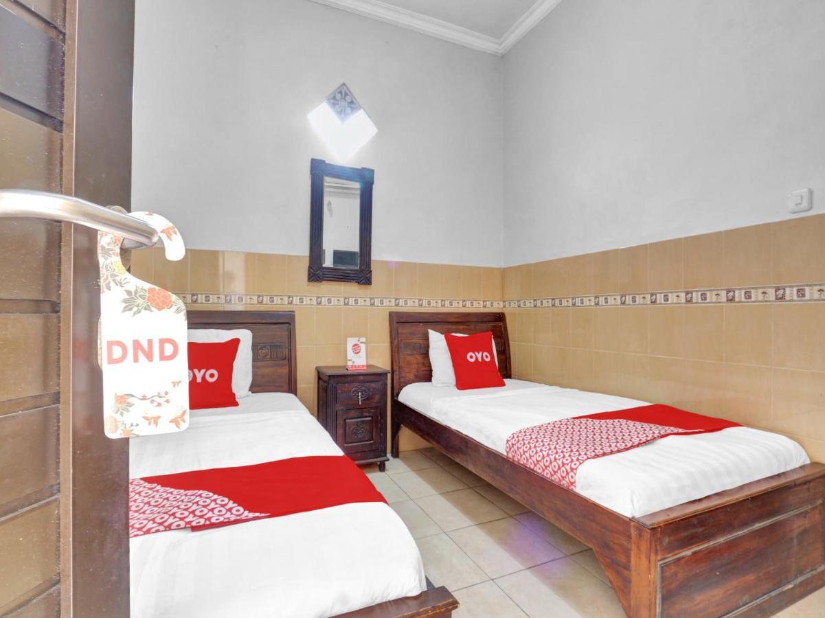Hotel Oyo 90695 Srikandi Nologaten Yogyakarta Exterior foto