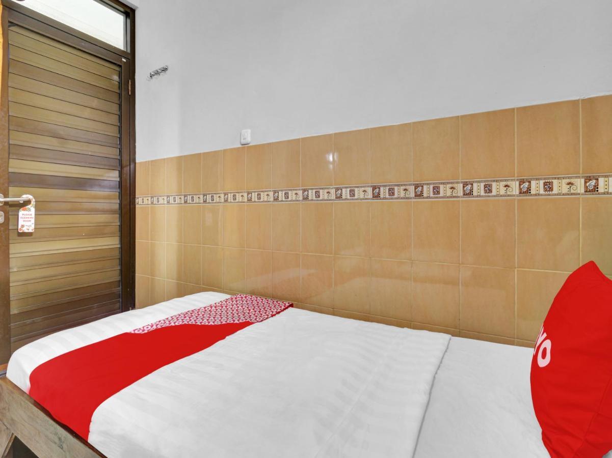 Hotel Oyo 90695 Srikandi Nologaten Yogyakarta Exterior foto